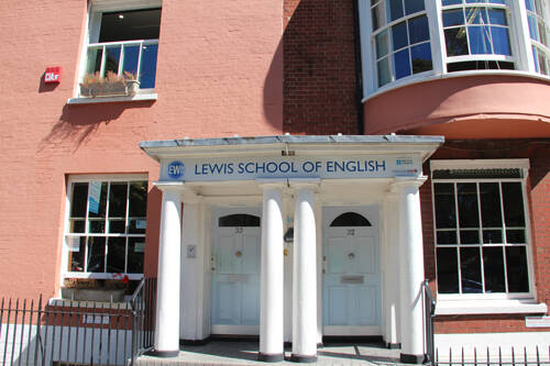 Lewis School of English Okul Fotoğrafı 9