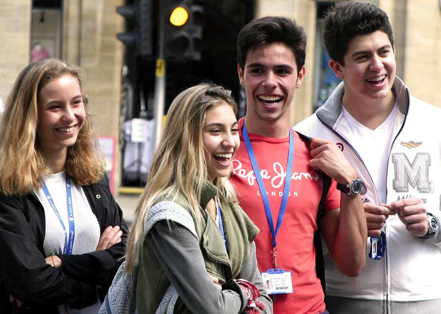 St. Clares Oxford - Teenagers Yaz Okulu Okul Fotoğrafı 1